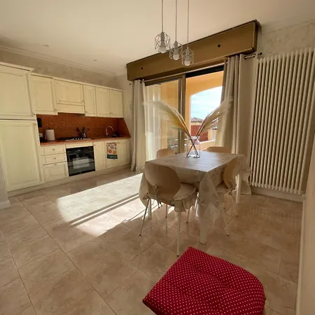 L'orizzonte Apartment *