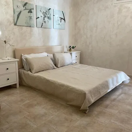 L'orizzonte Apartment *